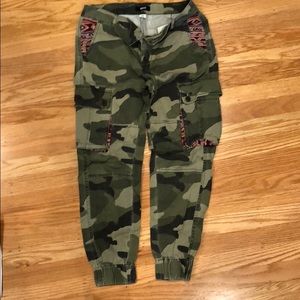 BDG camo pants 25